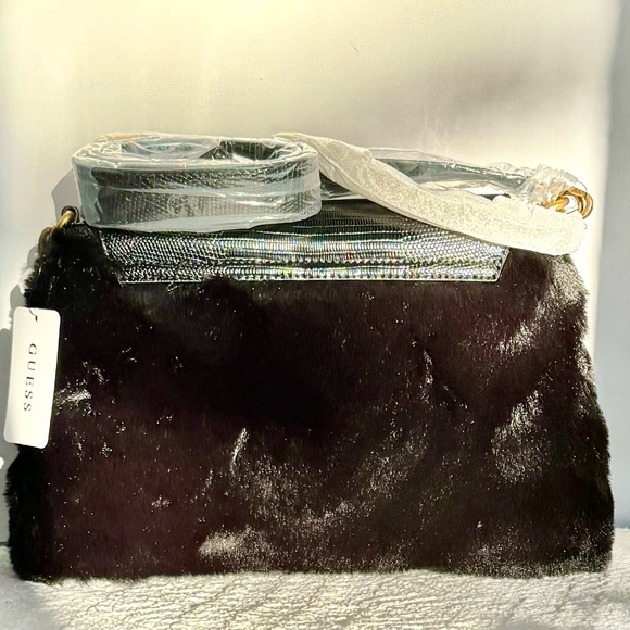 NWT GUESS Bergen Small Crossbody Flap Purse - Picture 3 of 4